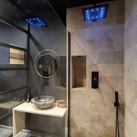 Le Pont Des Amoureux Jacuzzi Wifi Lägenhet *